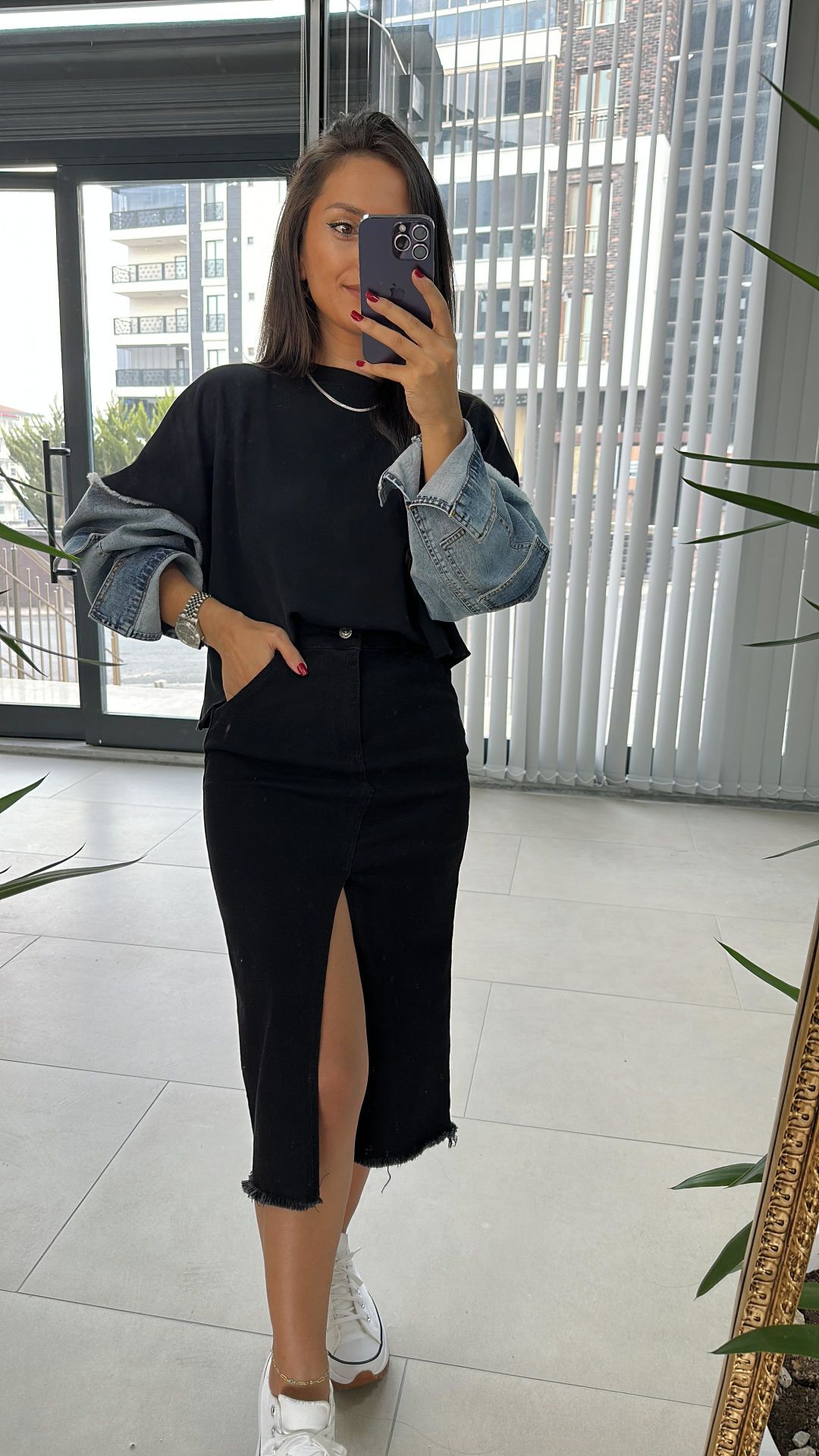 Dr 2485 Black sweatshirt with denim sleeves