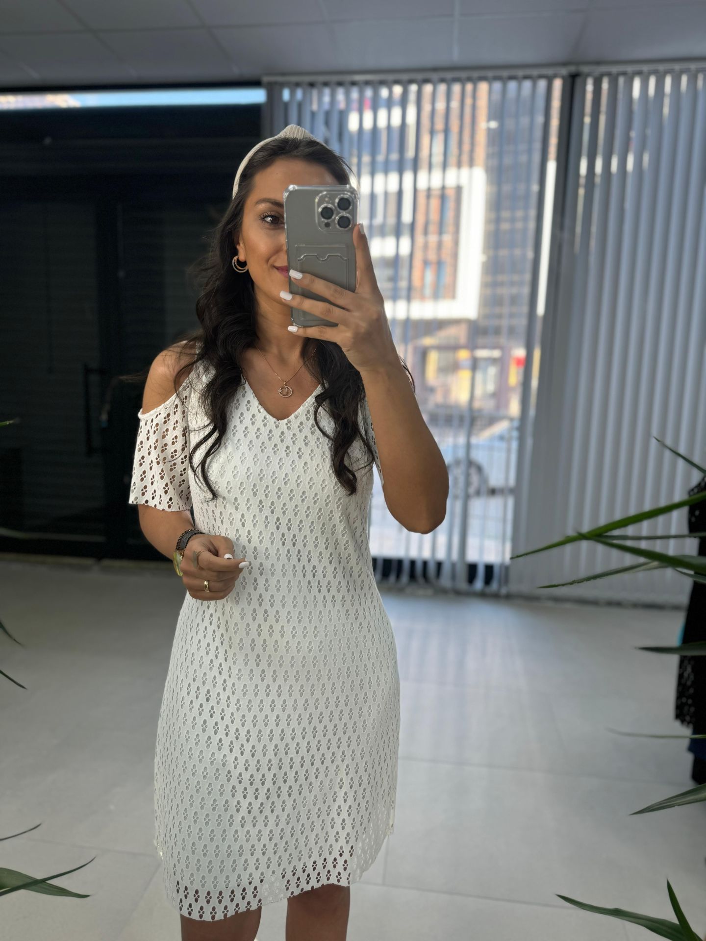 Mc 5885 V Yaka Kol Detaylı Beyaz Elbise