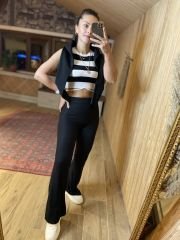 Siyah ve beyaz düğmeli Çelik hırka