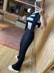 Siyah ve beyaz düğmeli Çelik hırka