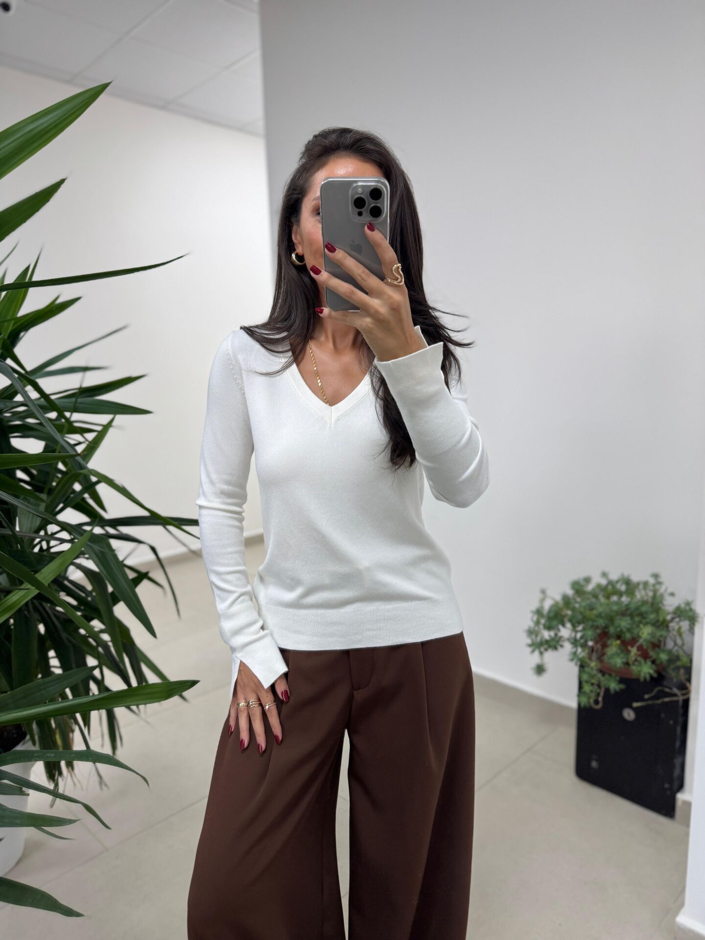 Dv 10427 Beyaz V Yaka Kol Yırtmaçlı Triko Kazak