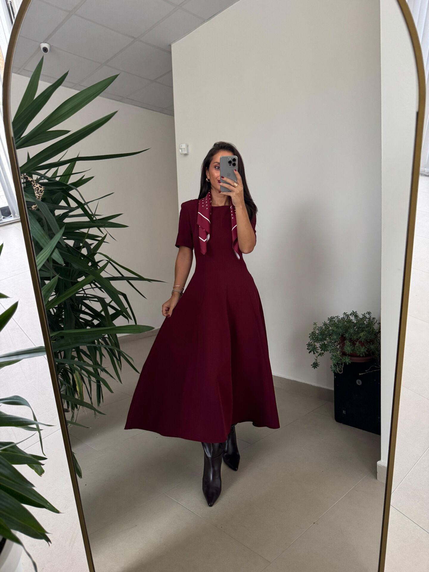 Np 1002 Omuz Vatkalı Bordo Fularlı Elbise