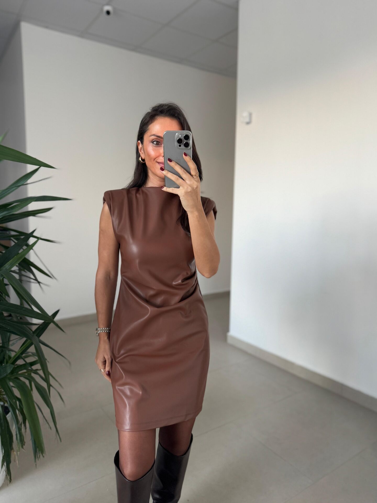 Bb 30535 Omuz Vatkalı Kahve Bel Drapeli Deri Elbise