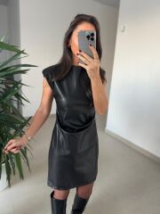 Bb 30535 Omuz Vatkalı Siyah Bel Drapeli Deri Elbise