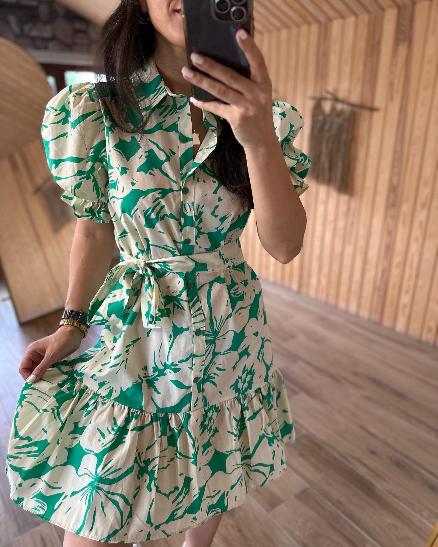 Grünes Popelinekleid mit Hemdkragen