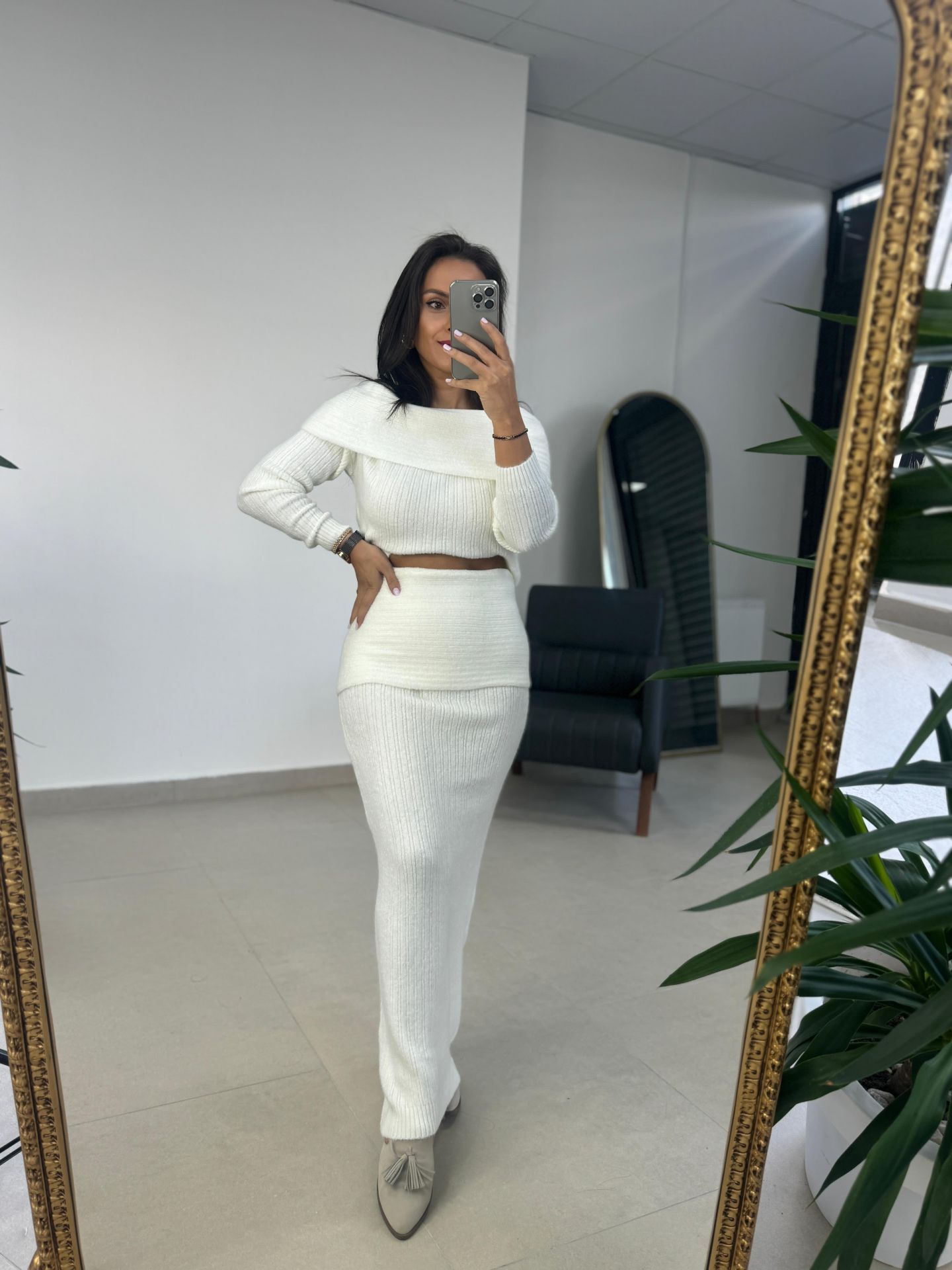 Bh Ecru Madonna Collar Skirted Knitwear Suit