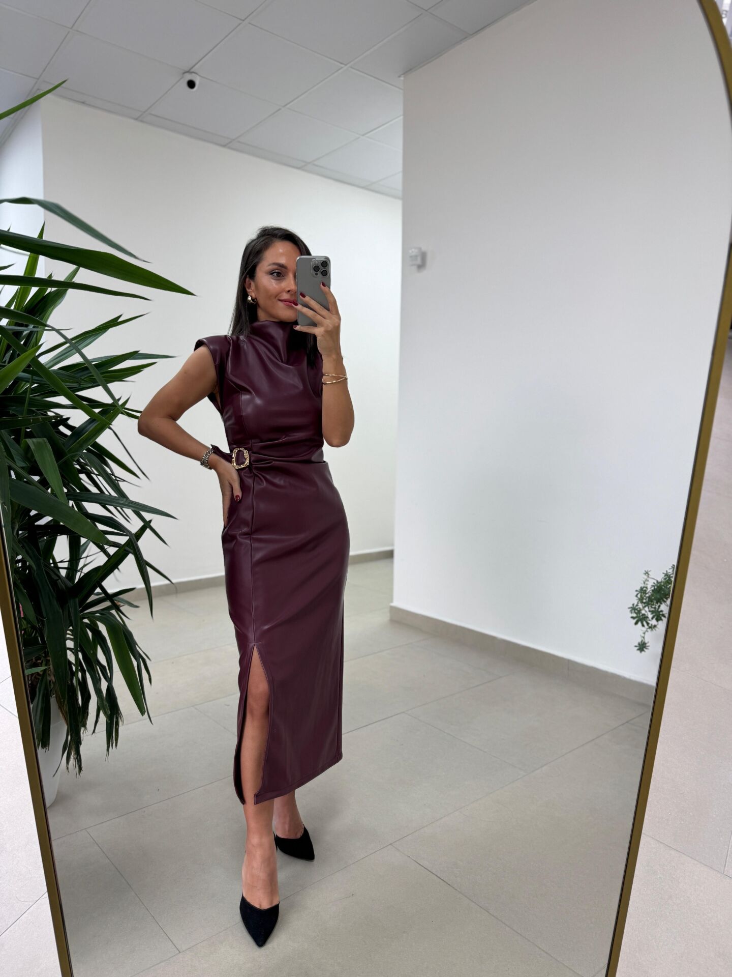 Ny 3042 Bordo Omuz Vatkalı Drapeli Deri Elbise