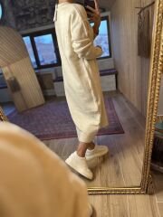 V yaka oversize krem elbise
