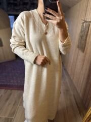 V yaka oversize krem elbise