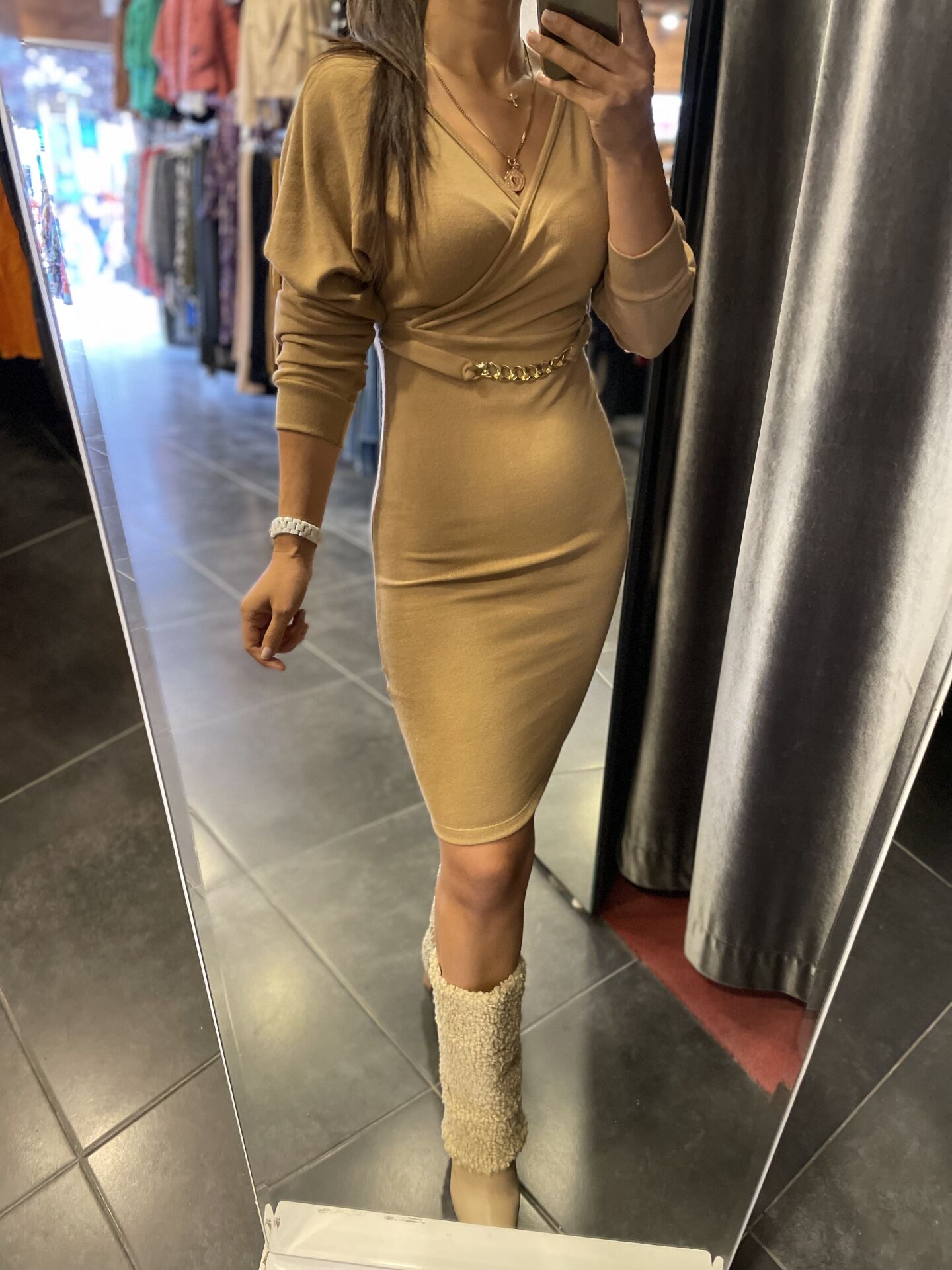 Nude zincirli triko elbise