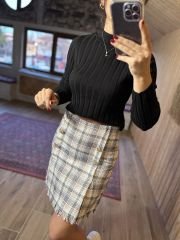 Color gradient buttoned boucle skirt