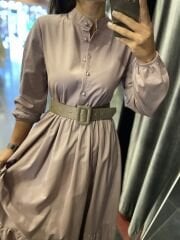 Lila düğmeli uzun elbise