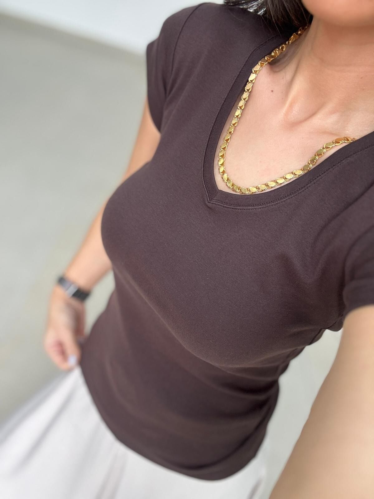 İv 011  V Yaka A.Kahve Tişört