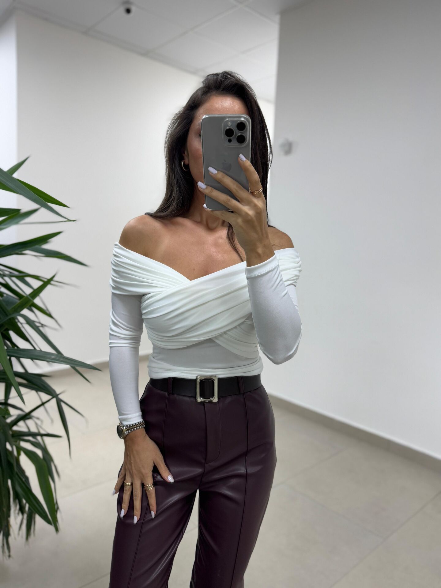 MN V Yaka Beyaz Drapeli Sandy Bluz