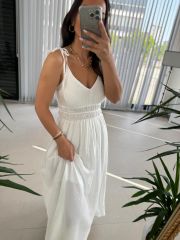 Weißes Kleid aus Baumwollleinen mit Seilriemen von SG