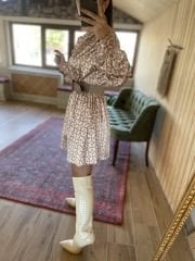 Balköpüğü saten yakalı elbise