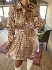 Balköpüğü saten yakalı elbise