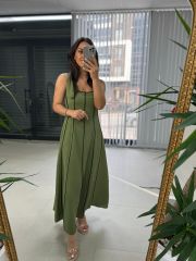 Frau Massi Model Khaki gestreiftes Leinenkleid