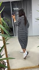 Langes marineblau-weiß gestreiftes Kleid von Dr