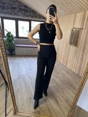 Crew neck black knitwear crop
