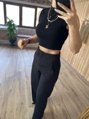 Crew neck black knitwear crop