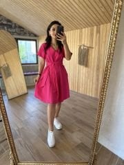 A pile kuşaklı pembe poplin elbise