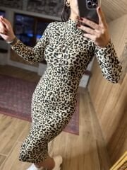 Neues weiches Bleistiftkleid im Leo-Design