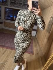 Neues weiches Bleistiftkleid im Leo-Design