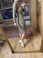 Neues weiches Bleistiftkleid im Leo-Design