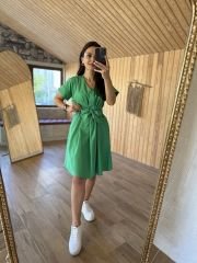 A pile kuşaklı yeşil poplin elbise