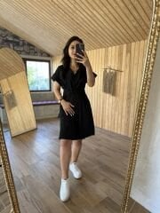 A pile kuşaklı siyah poplin elbise