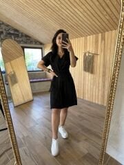 A pile kuşaklı siyah poplin elbise