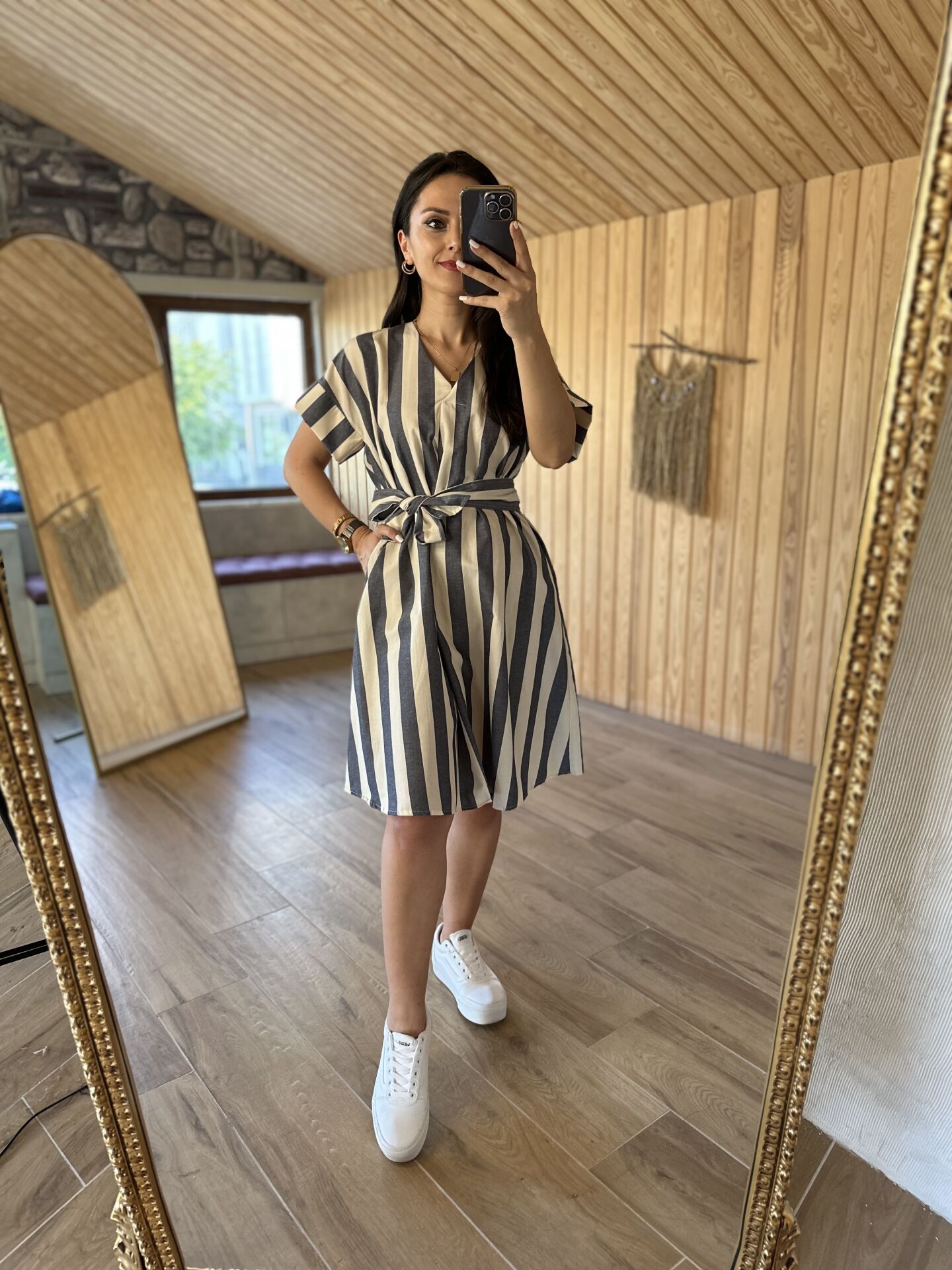 A pile kuşaklı çizgili poplin elbise
