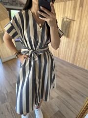 A pile kuşaklı çizgili poplin elbise