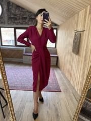 Pflaumenfarbenes Midikleid mit Schlitz vorne