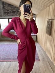 Pflaumenfarbenes Midikleid mit Schlitz vorne
