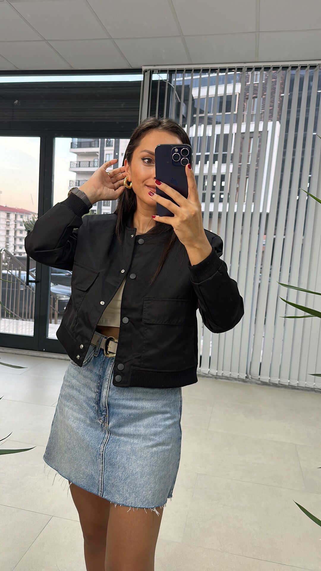 Schwarzer Bombermantel mit Vordertaschen