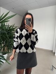 Ml 77643 Premium Yumoş Siyah-Krem Baklava Desen Kazak