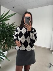 Ml 77643 Premium Yumoş Siyah-Krem Baklava Desen Kazak