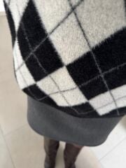 Ml 77643 Premium Yumoş Siyah-Krem Baklava Desen Kazak