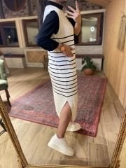 Kolsuz çizgili siyah beyaz triko elbise