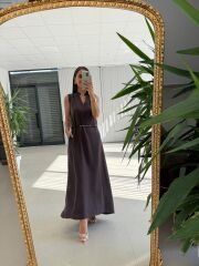 La 680 Zincir Kemerli Hakim V Yaka Kahve Tensel Elbise