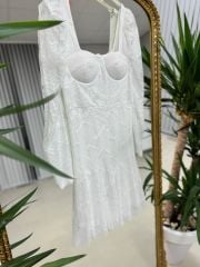 Weißes Spitzenkleid mit Mc-Brustkörbchen
