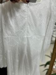 Weißes Spitzenkleid mit Mc-Brustkörbchen