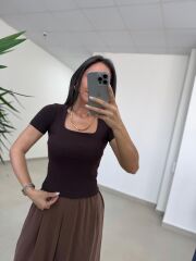 İv 24169 Kare Yaka Kısa Kollu Kahve Bluz