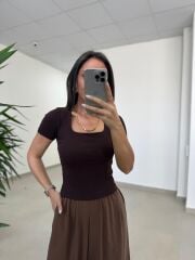 İv 24169 Kare Yaka Kısa Kollu Kahve Bluz