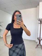 İv 24169 Kare Yaka Kısa Kollu Siyah Bluz