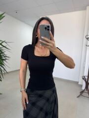 İv 24169 Kare Yaka Kısa Kollu Siyah Bluz