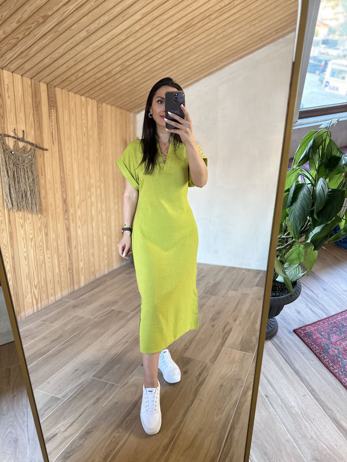 Vz V Yaka Kuşaklı Floş Keten Fıstık Elbise