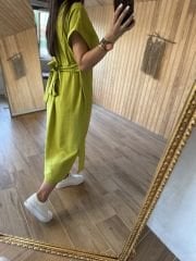 Vz V Yaka Kuşaklı Floş Keten Fıstık Elbise